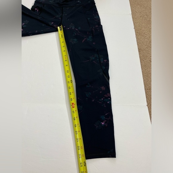 Sweaty Betty The Zero Gravity Leggings Size Small Black with Floral Print - Picture 7 of 8